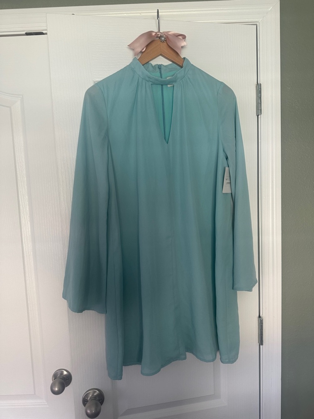 Everly Aqua Long-Sleeve Keyhole Shift Dress